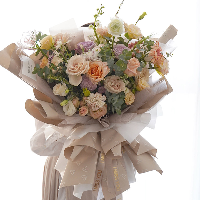 MYHC-28 Geschenkpapier mit herzförmigen Strichzeichnungen und einfarbigen Blumen aus Rindsleder