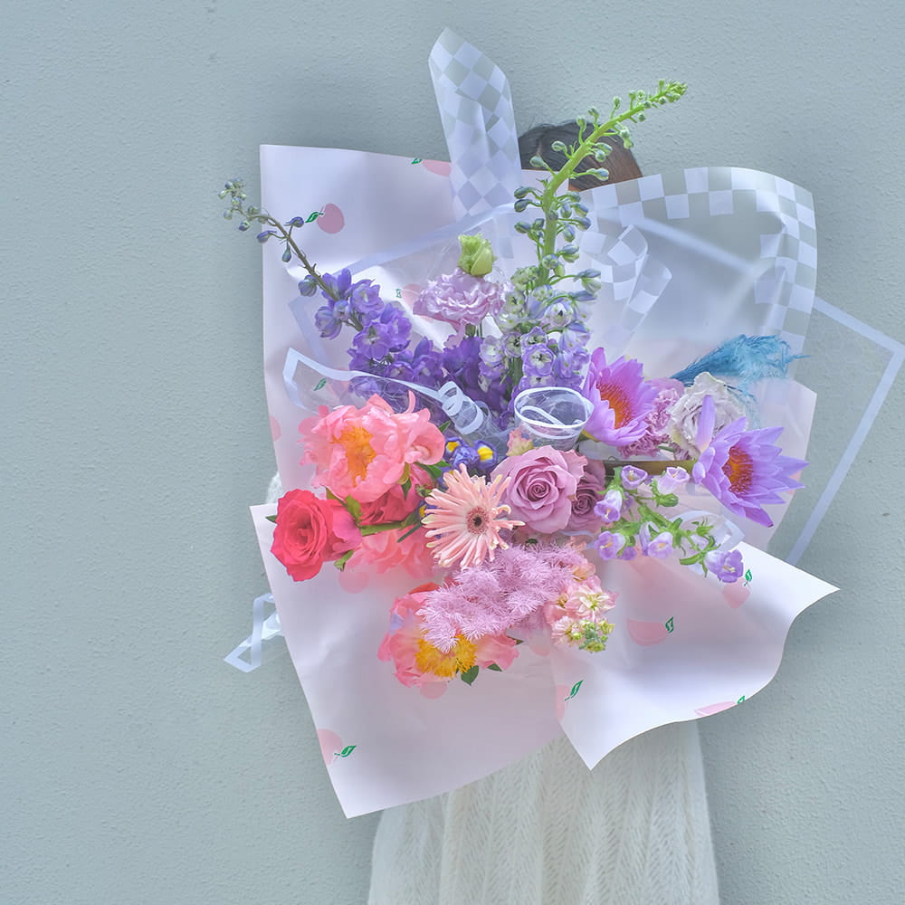 Mehrfarbiges kariertes Blumenstrauß-Geschenkpapier
