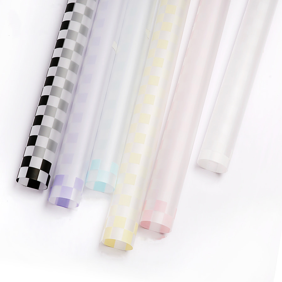 Mehrfarbiges kariertes Blumenstrauß-Geschenkpapier