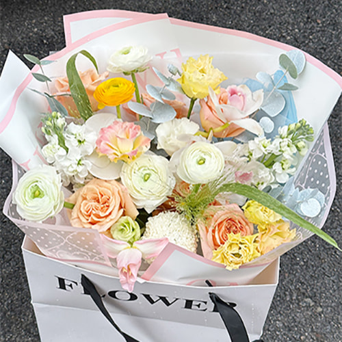 Blumen-Geschenkpapier mit glatter Struktur