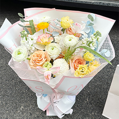 Blumen-Geschenkpapier mit glatter Struktur