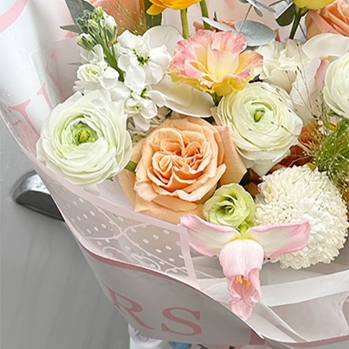 Blumen-Geschenkpapier mit glatter Struktur