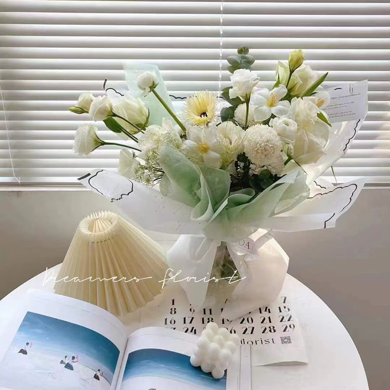 Blumen-Geschenkpapier aus Blütenblatt-Gelee-Folie