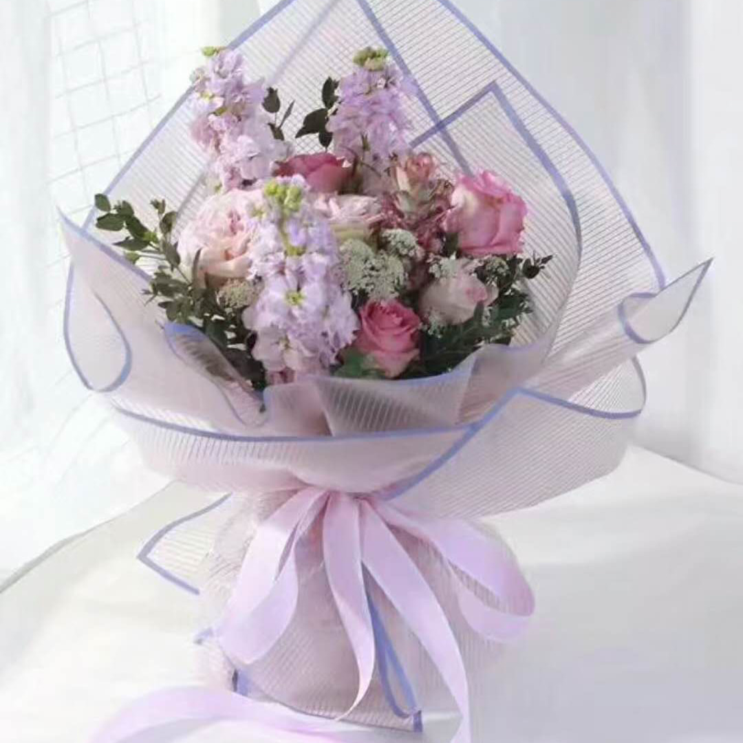 Gestreiftes Blumen-Geschenkpapier