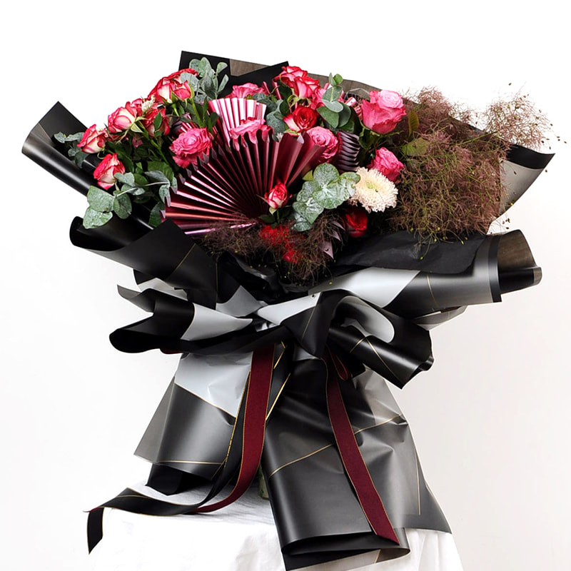 Wasserfestes Blumenstrauß-Geschenkpapier aus Nossa mit magnetischer Linie