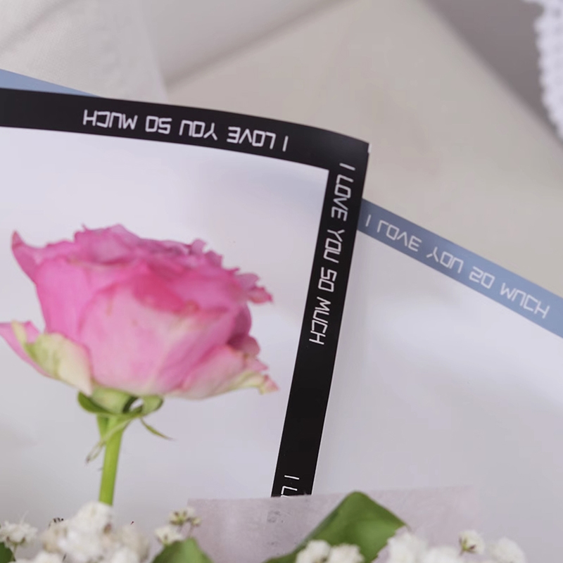 Geschenkpapier aus wasserfestem Kunststoff mit Prägung, matt, laminiert, Blumen