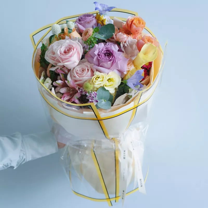 Halbtransparentes, mattes, wasserfestes Blumen-Geschenkpapier mit silbernem Rand und silbernen Ionen