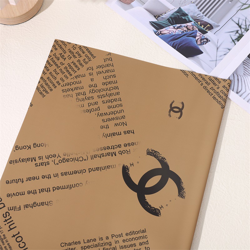 Geschenkpapier der Marke Chanel