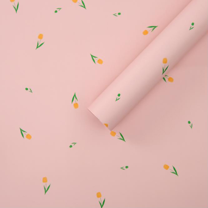 Blumenstrauß aus dickem Geschenkpapier mit künstlerischen Worten