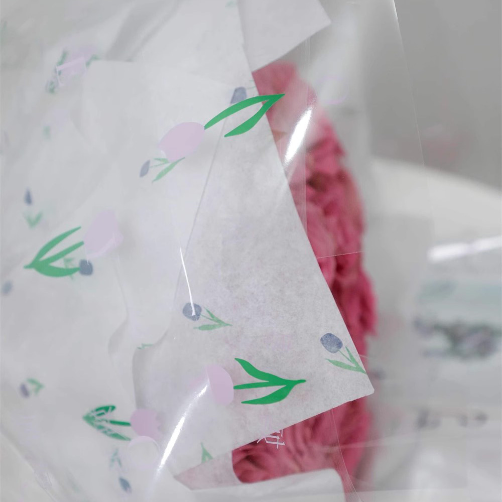 Blumenstrauß aus dickem Geschenkpapier mit künstlerischen Worten