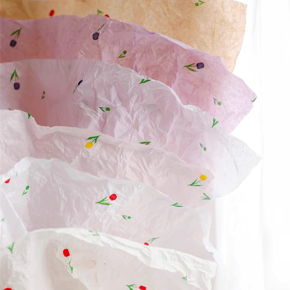 Blumenstrauß aus dickem Geschenkpapier mit künstlerischen Worten