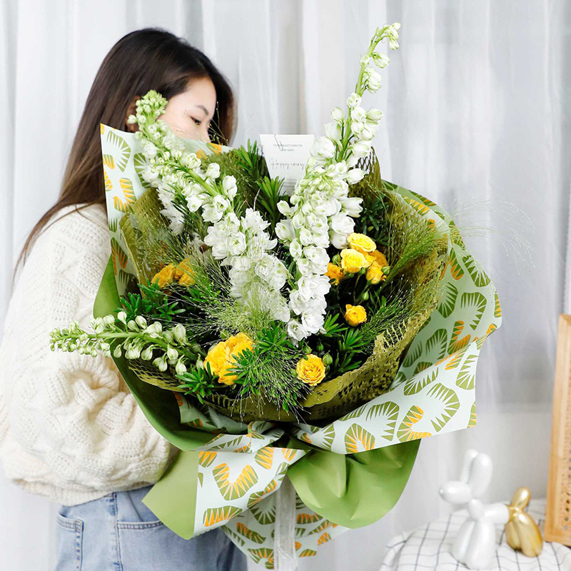 Sechs farbenfrohe Blumenverpackungspapiere mit Blattmuster