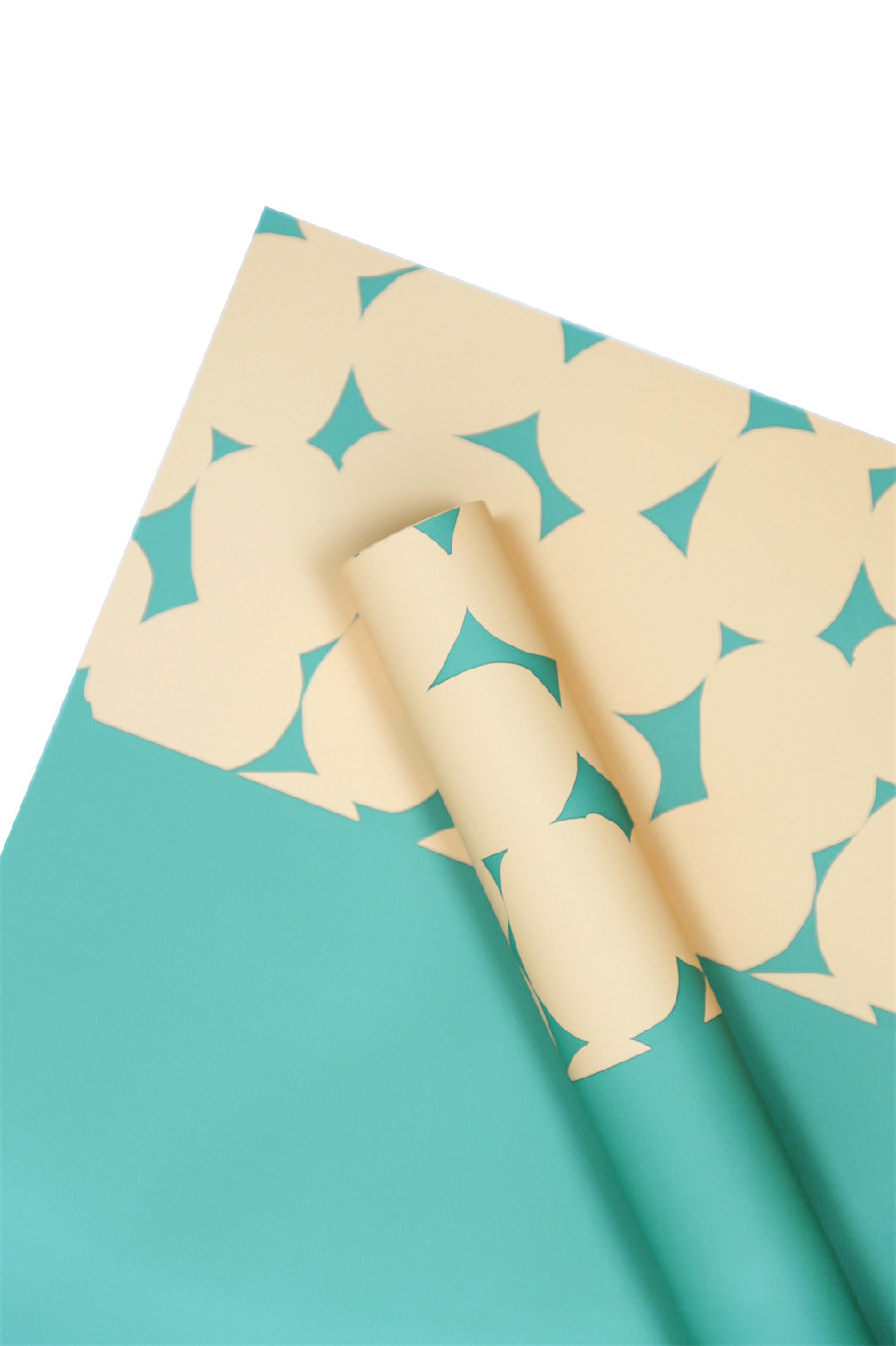Zweifarbiges Geschenkpapier mit gepunkteten Blumen