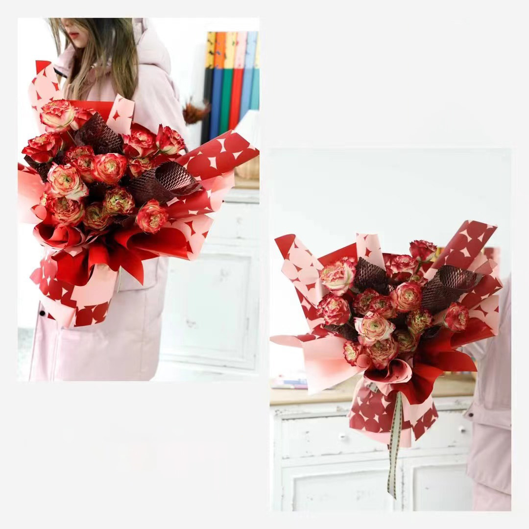 Zweifarbiges Geschenkpapier mit gepunkteten Blumen