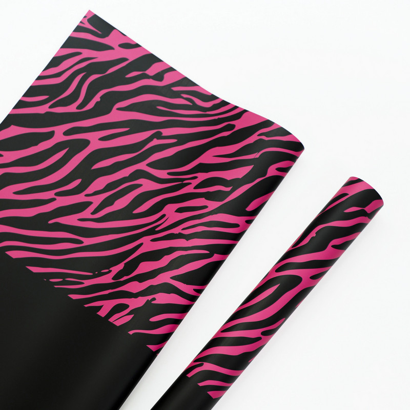 Geschenkpapier mit sechsfarbigen Blumen und Zebramuster