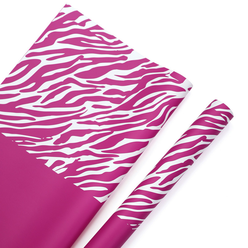 Geschenkpapier mit sechsfarbigen Blumen und Zebramuster