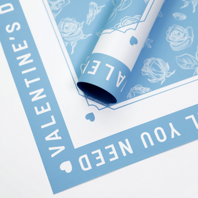 Blumen-Geschenkpapier mit Rosenmuster