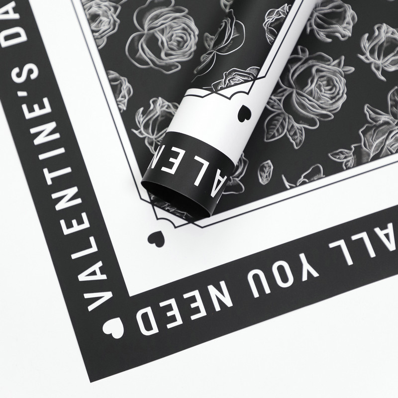 Blumen-Geschenkpapier mit Rosenmuster