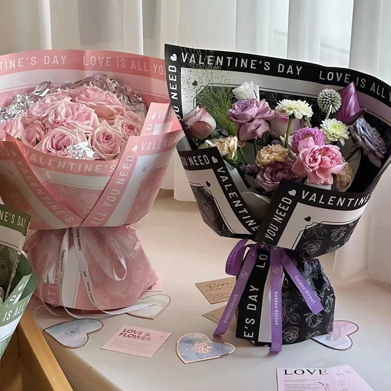 Blumen-Geschenkpapier mit Rosenmuster