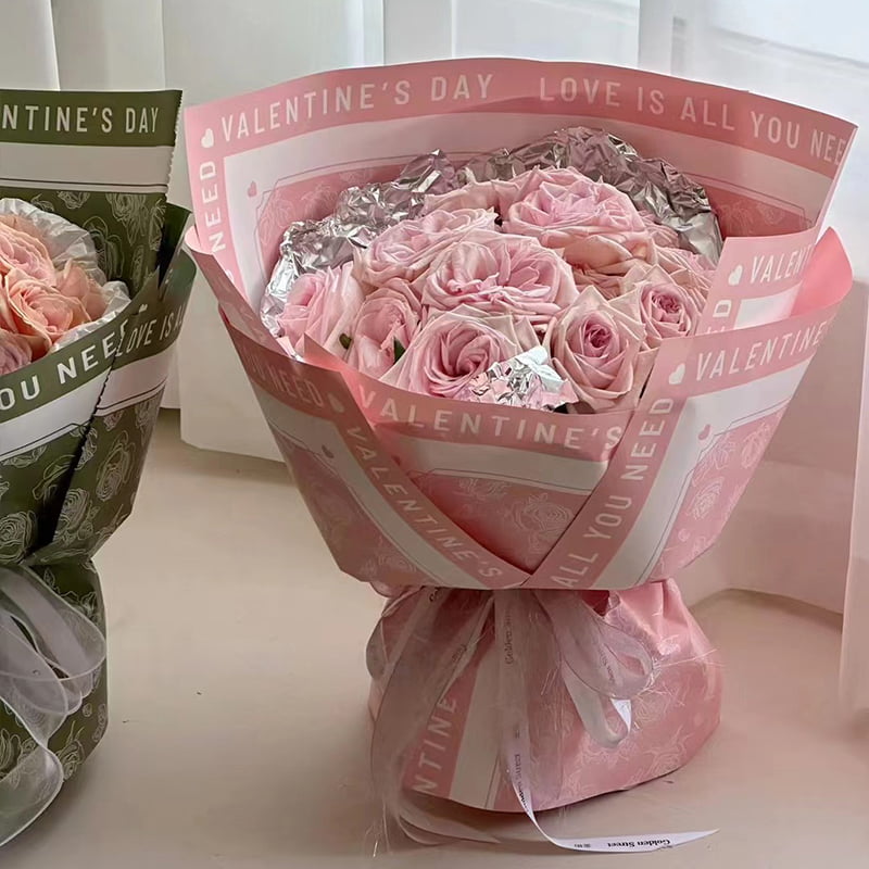 Blumen-Geschenkpapier mit Rosenmuster