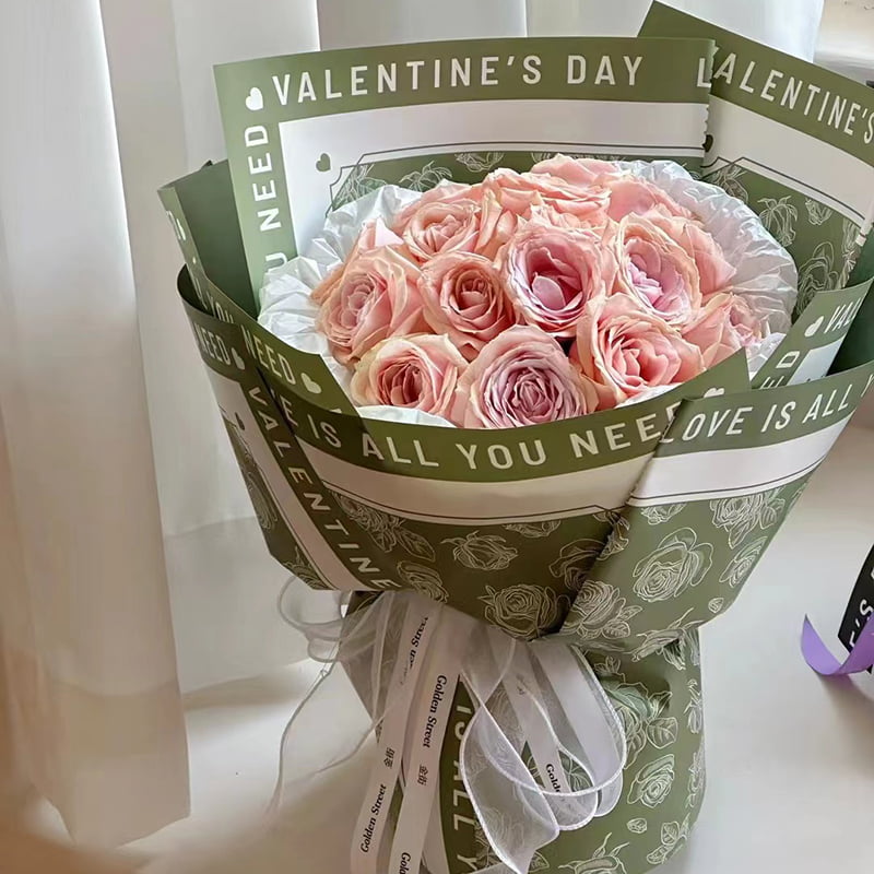 Blumen-Geschenkpapier mit Rosenmuster