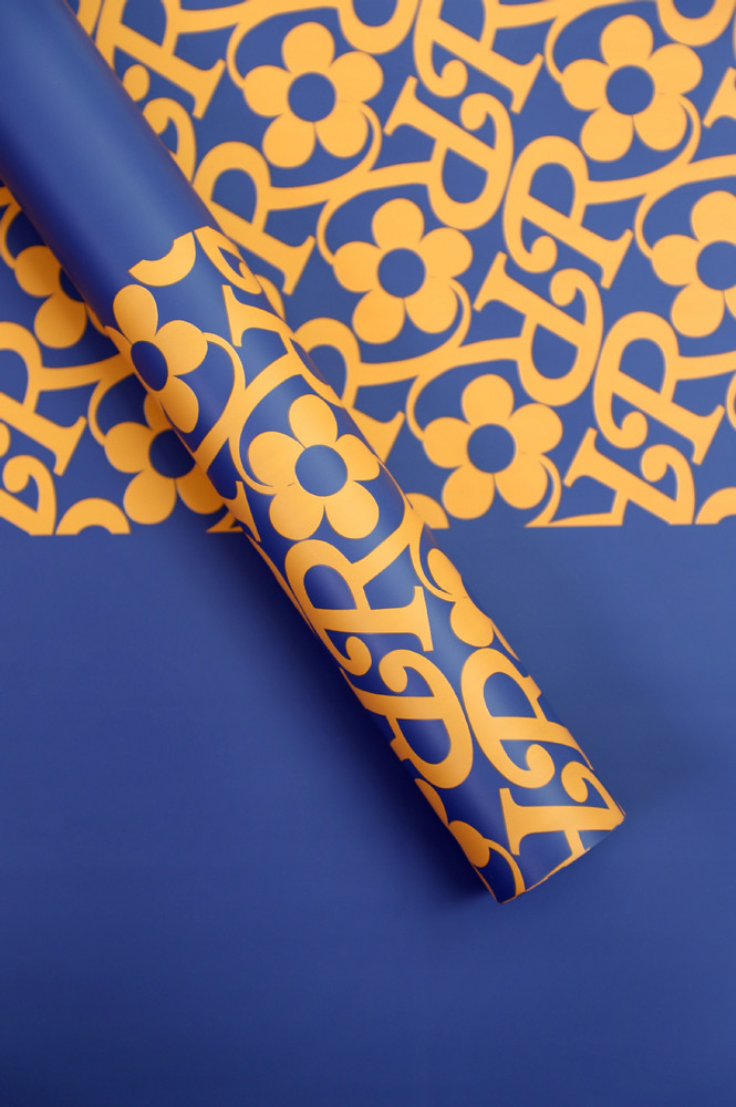 Blumen-Geschenkpapier mit mattem Film-Blumenmuster