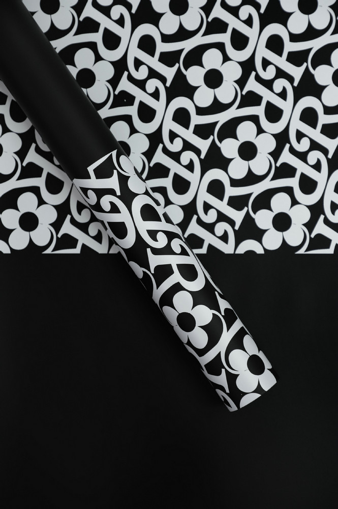 Blumen-Geschenkpapier mit mattem Film-Blumenmuster