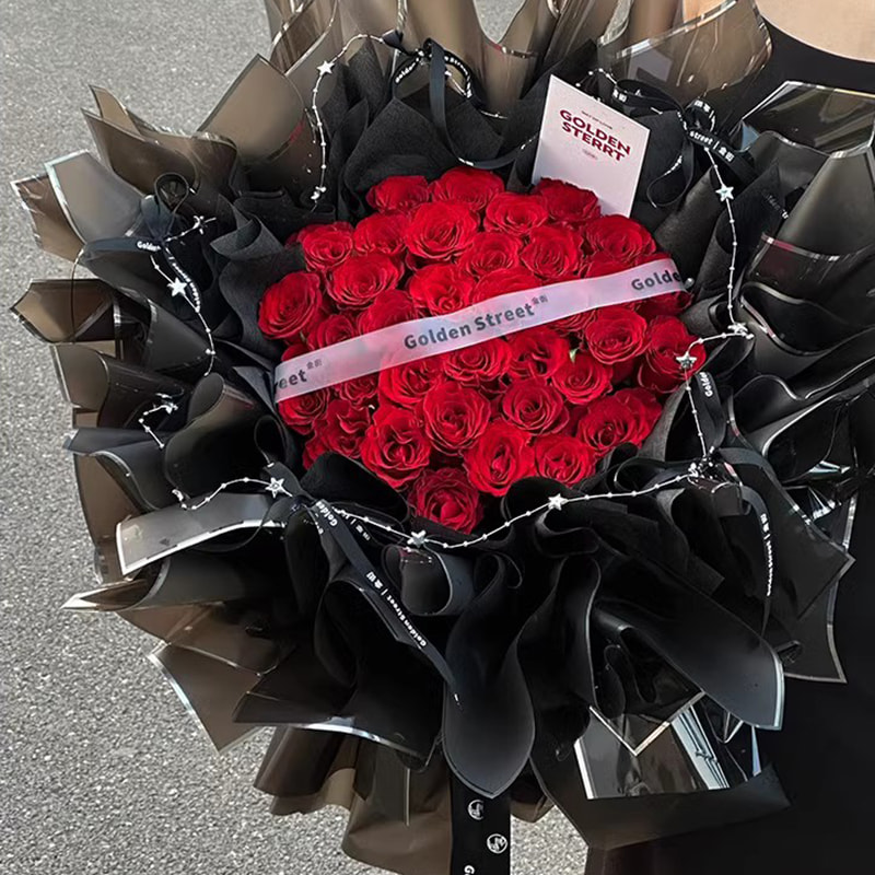 Blumen-Geschenkpapier mit wasserglänzender Silberionen-Folie
