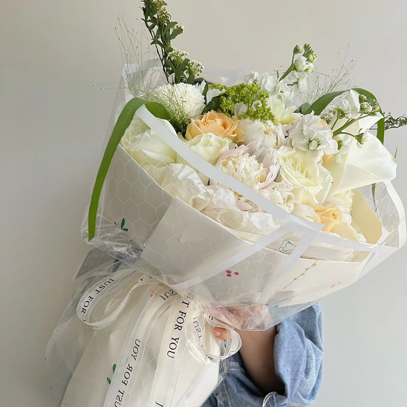 Antibeschlag- und feuchtigkeitsbeständige Verpackungsfolie für Blumensträuße aus Kunststoff