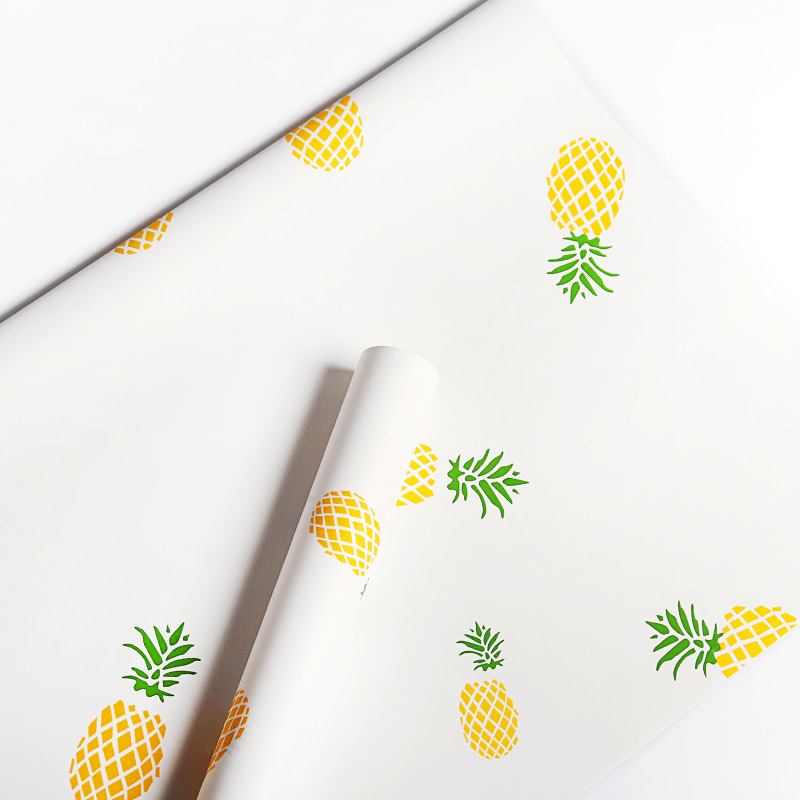 Einfaches Blumenstrauß-Geschenkpapier mit Fruchtmuster