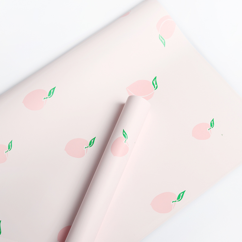 Einfaches Blumenstrauß-Geschenkpapier mit Fruchtmuster