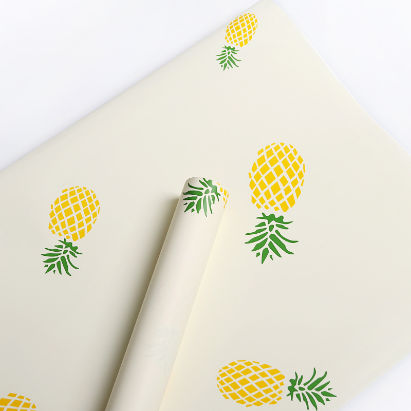 Einfaches Blumenstrauß-Geschenkpapier mit Fruchtmuster