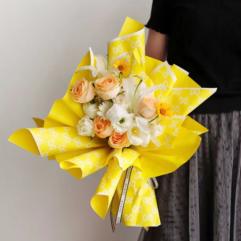 Modisches G-Flower-Geschenkpapier
