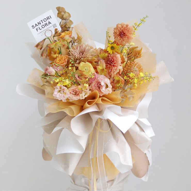 Bedrucktes romantisches Blumenstrauß-Geschenkpapier