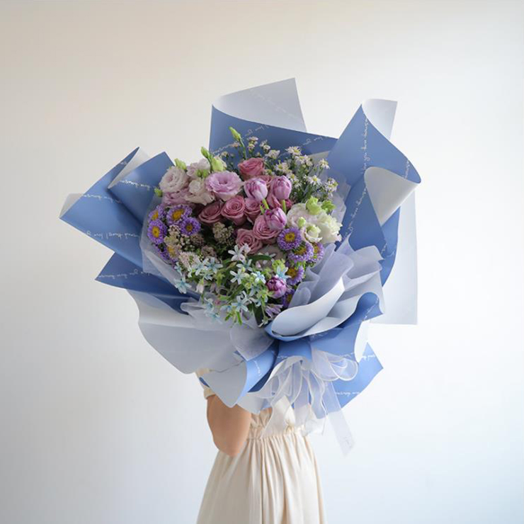 Bedrucktes romantisches Blumenstrauß-Geschenkpapier