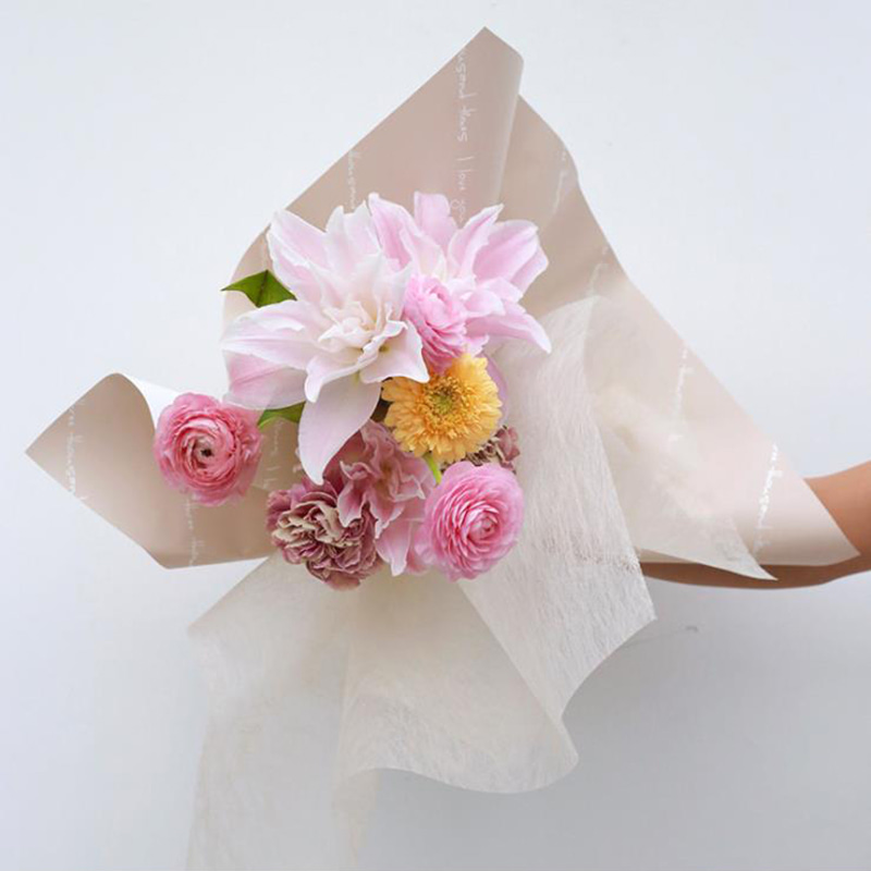 Bedrucktes romantisches Blumenstrauß-Geschenkpapier