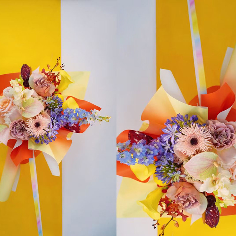 Hochwertiges Geschenkpapier mit Farbverlaufsblumenstrauß