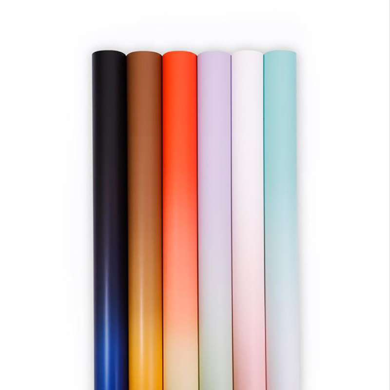 Hochwertiges Geschenkpapier mit Farbverlaufsblumenstrauß