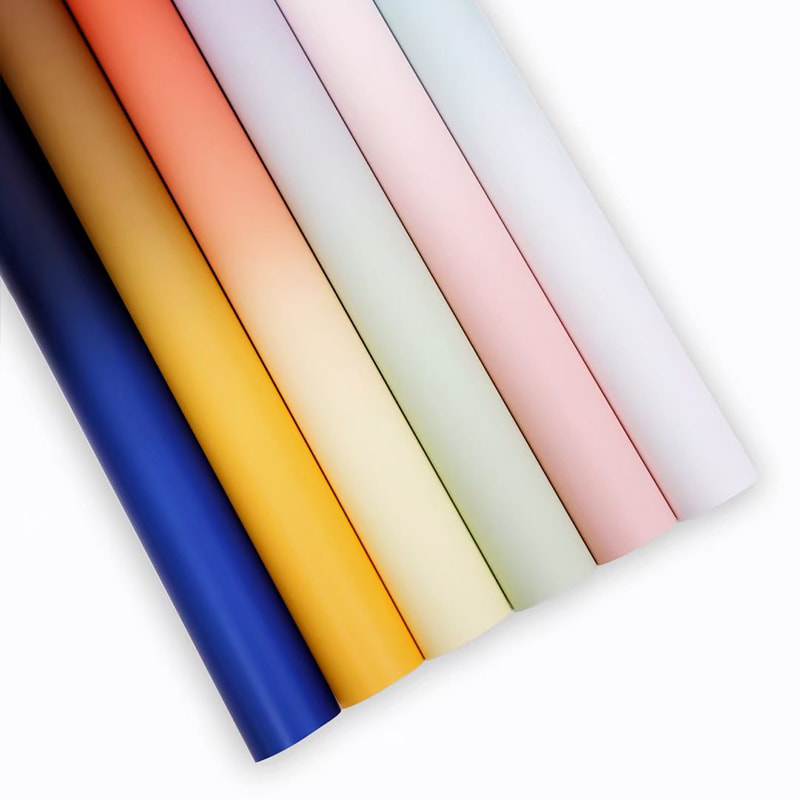 Hochwertiges Geschenkpapier mit Farbverlaufsblumenstrauß