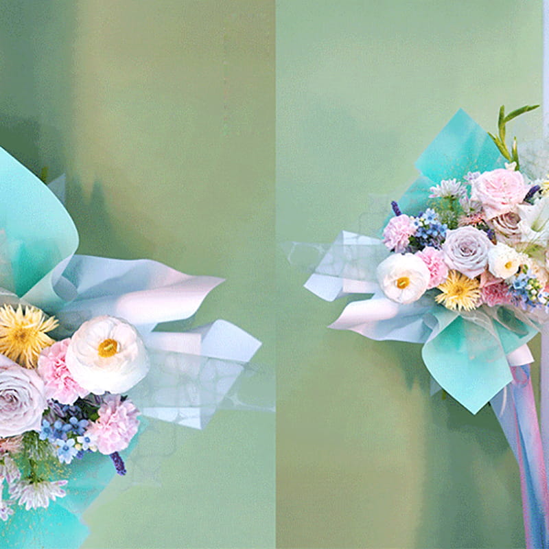 Hochwertiges Geschenkpapier mit Farbverlaufsblumenstrauß