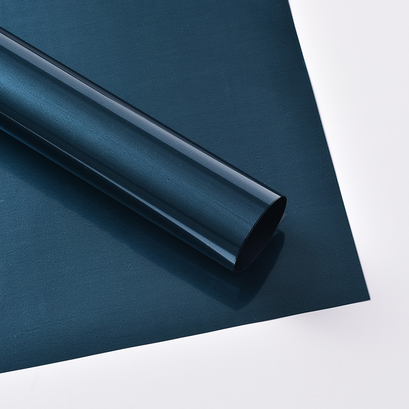Doppelseitig schimmerndes Metallic-Folienstrauß-Geschenkpapier