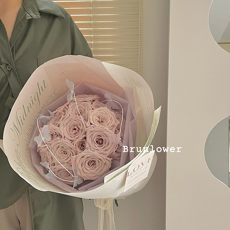 Blumenstrauß-Geschenkpapier mit Farbverlaufsdruck