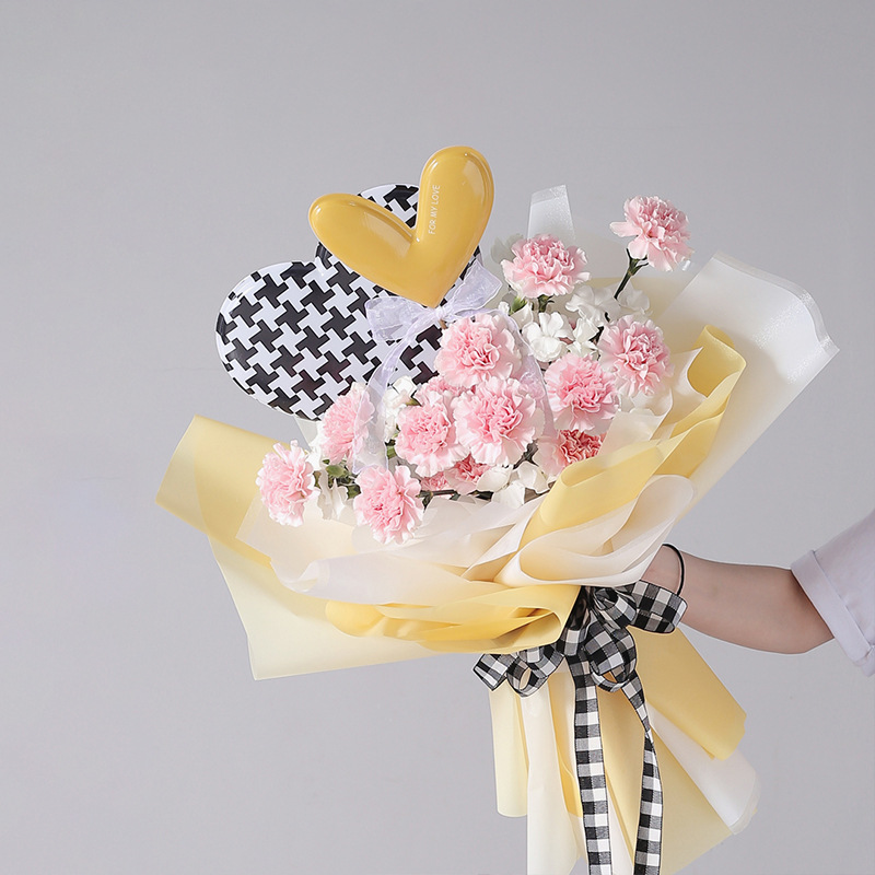 Eisnebel-Geschenkpapier mit Farbverlaufsfolie für Blumenstrauß