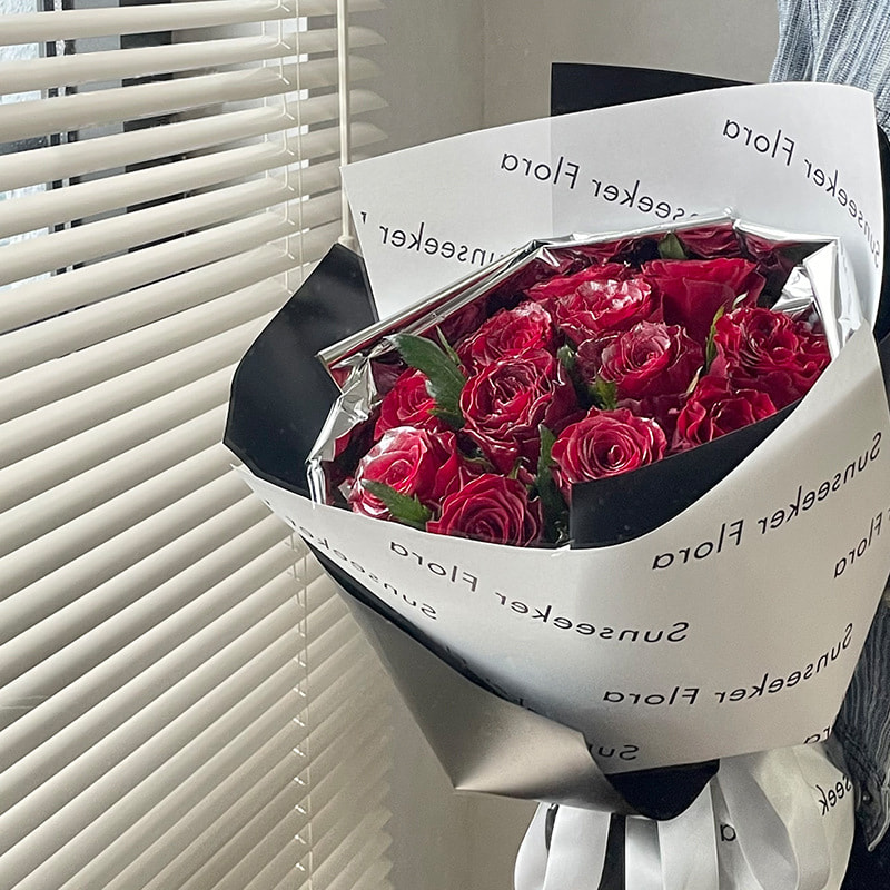 Einfarbiges, verspiegeltes Blumenstrauß-Geschenkpapier